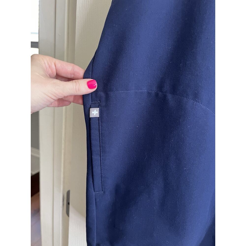 FIGS Technical Collection Women's Navy Rafaela Oversized Scrub Top Sz L - Picture 3 of 9